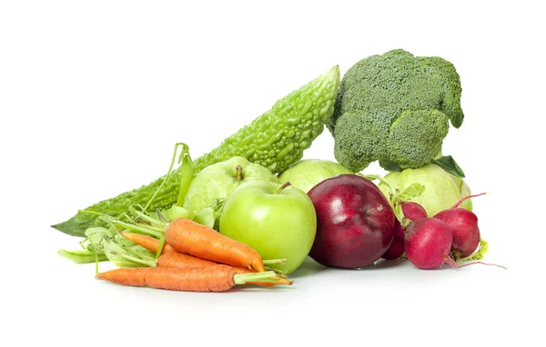 Composição Com Legumes Frutas Cesta Vime Isolado Branco — Fotografia de Stock