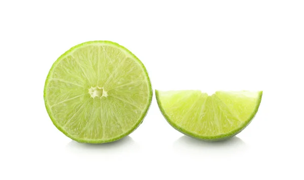 Intero Mezzo Con Fetta Lime Verde Fresco Isolata Fondo Bianco — Foto Stock