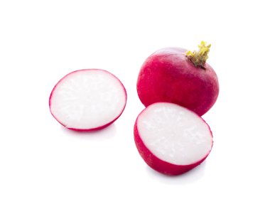 Beyaz arkaplanda küçük bahçe turpu