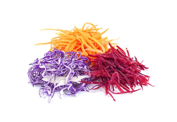 İzole taze sebze. Havuç, pancar kökü ve kırpma pat ile beyaz arka plan üzerinde izole lahana