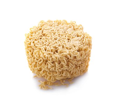 Anlık erişte veya beyaz arka plan üzerinde izole kuru erişte daire