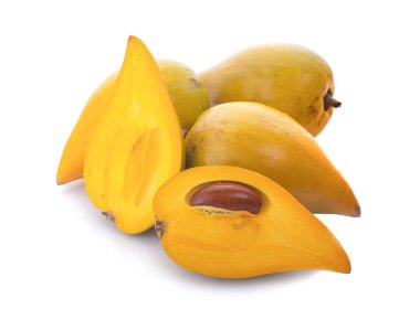 Beyaz arka planda yumurta meyvesi, Canistel, Sarı Sapote (Pouteria campechiana (Kunth) Baehni)