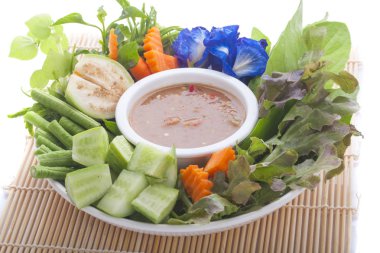 Tayland mutfağı nam prik veya biber ezmesi ile balık ve sebze karışımı.