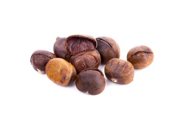 kestaneler beyaz arkaplanda.