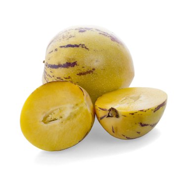 İzole kırpma yolu beyaz zemin üzerine pepino kavun meyve.