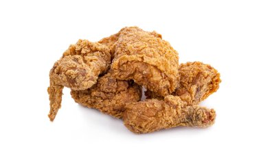 Kızarmış tavuk, beyaz arka planda izole edilmiş.