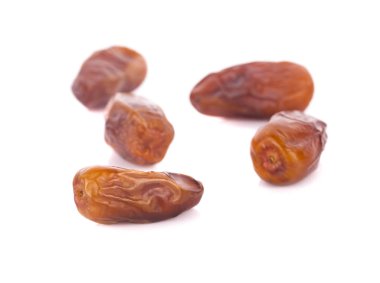 Hurma ağacından da sarkmış salkımlar.