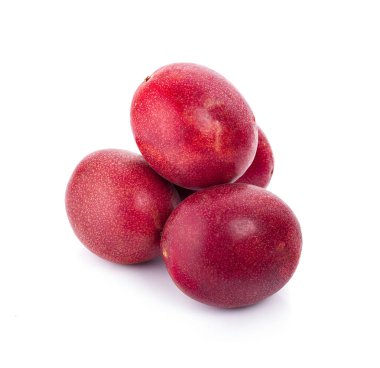 Tutku meyvesi beyaz arkaplanda izole