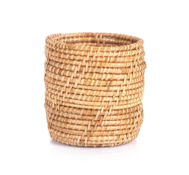 Sepet beyaz arkaplanda izole edildi