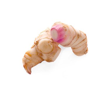 Beyaz arkaplanda izole edilmiş taze galangal.