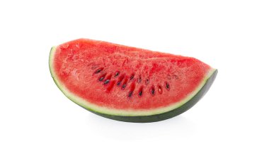 Beyaz arka planda izole edilmiş karpuz dilimleri.