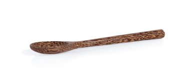 Tahta kaşık beyaz arkaplanda izole edildi 