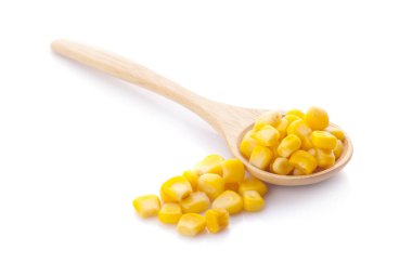 Beyaz arkaplanda izole edilmiş tatlı mısır 