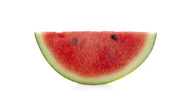 Dilimlenmiş karpuz beyaz arkaplanda izole edilmiş. 
