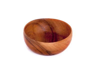 Beyaz arka planda ahşap kâse 