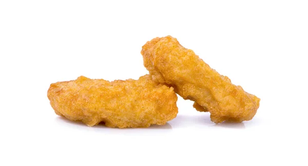 Nuggets de frango frito isolado no fundo branco — Fotografia de Stock