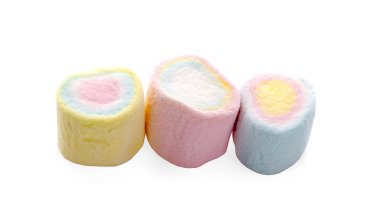 Beyaz arkaplanda izole edilmiş renkli şekerleme