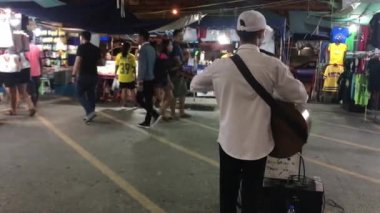 Müzik alışveriş merkezi önünde Phetchaburi üzerinde 30 Mart 62
