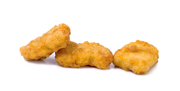 Stekt kyllingnuggets isolert på hvit bakgrunn – stockfoto