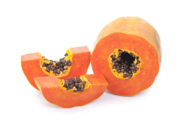 Papaya beyaz arka planda izole edilmiş