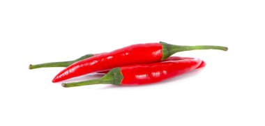 Beyaz arkaplanda kırmızı biber 