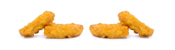 Nuggets de pollo frito aislados sobre fondo blanco —  Fotos de Stock