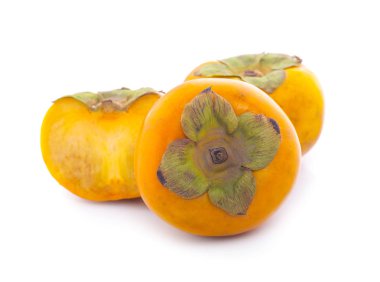 Tropikal meyve Trabzon hurması. Kaki beyaz arka plan üzerinde yaprakları ile.