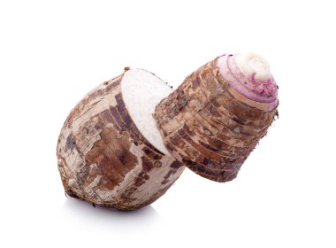 Taro beyaz arkaplanda izole edildi