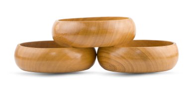 Tahta kase beyaz arka planda izole edilmiş.