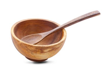 Ahşap kase ve tahta kaşık beyaz arka planda