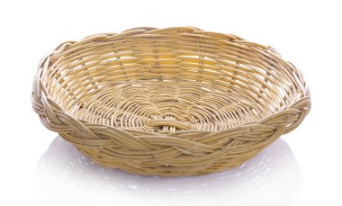 Beyaz arkaplanda izole edilmiş vintage dokuma sepeti