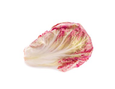 Radicchio, kırmızı salata beyaz arka planda izole edilmiş..