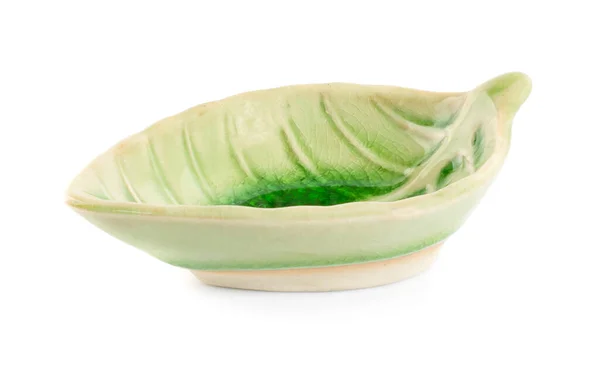 白色背景的绿色手工陶器杯 — 图库照片