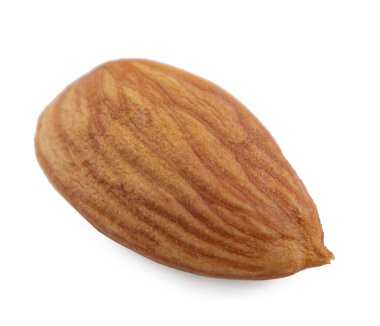 Badem fıstığı beyaz arka planda izole edilmiş