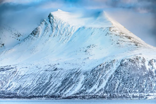 Hermosa Vista Montaña Invierno Norte Noruega Kvaloya Cerca Tromso — Foto de Stock