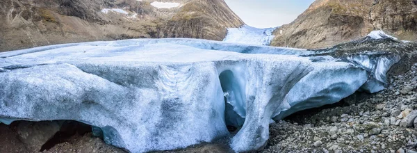 Vista Panorámica Del Frente Del Glaciar Con Grandes Cuevas Hielo — Foto de Stock