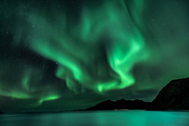 Aurora Borealis - Kuzey ışıkları - Grotfjord - Kwaloya - Kuzey Norveç üzerinden görüntülemek
