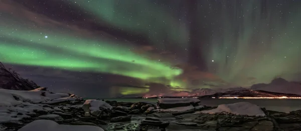 Amazing Aurora Boreal Luzes Norte Vista Costa Oldervik Perto Cidade — Fotografia de Stock