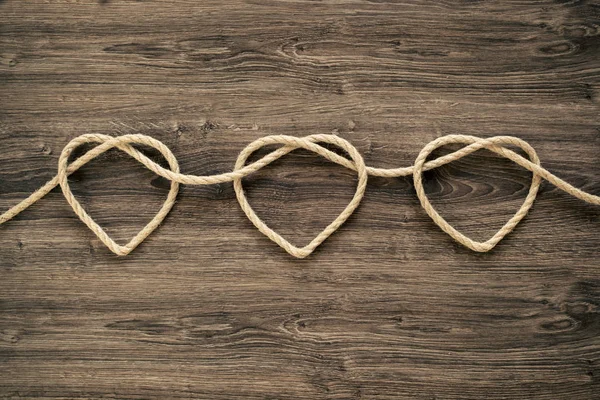 Τρία Σχήματα Καρδιάς Σχοινί Παλιό Ξύλο — Φωτογραφία Αρχείου