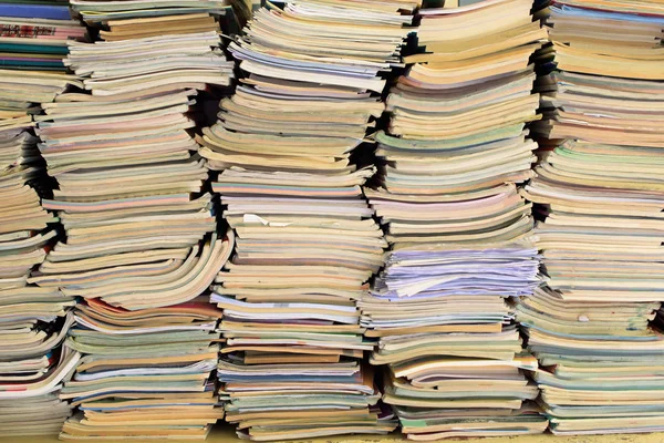 Eski kitaplar - renkli fotoğraf kazık