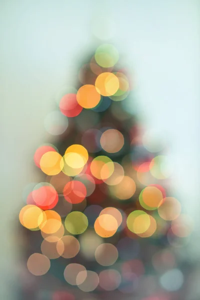 Arbre Noël Déconcentré Avec Des Lumières Différentes Couleurs — Photo