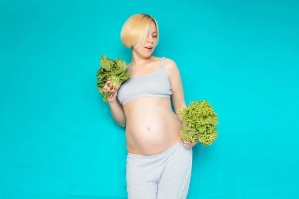 Femme Enceinte Qui Mange Une Salade Légumes Sains Épinards — Photo