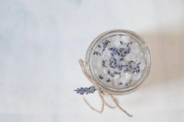 Natural herbal sea salt with aromatic lavender - perfect for relaxation. Cosmetic jars and bottles with salt, lavender flowers — Stock Photo, Image