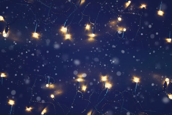Noel ışıkları arka plan. Neşeli Noel arka plan. Eski ahşap doku