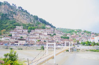 Eski Berati kasabası, Berat 'ta pencereler - binlerce pencereli şehir olarak da bilinir. Arnavutluk ve Dünya Mirası Bölgesi UNESCO 'dan