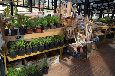 Haziran 2018 yeni ın Bazaarı pazarı bir mahallede Tirana, Arnavutluk