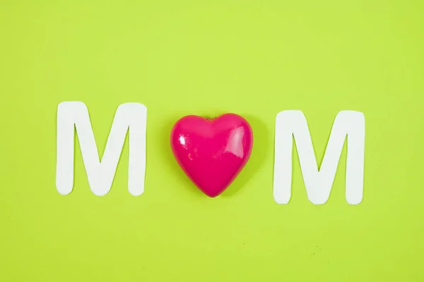 MOM Texto con corazones en el fondo coloful —  Fotos de Stock