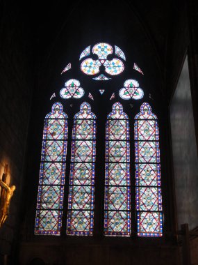 Reims, Fransa - Ağustos 2011 : Fransa kralları taç giydi Notre Dame katedralvitray pencere