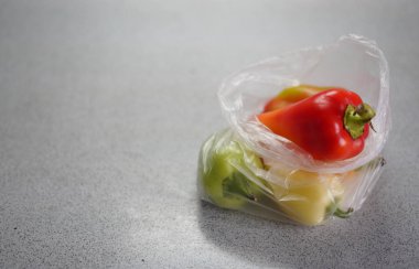 Plastik torbada biber grubu