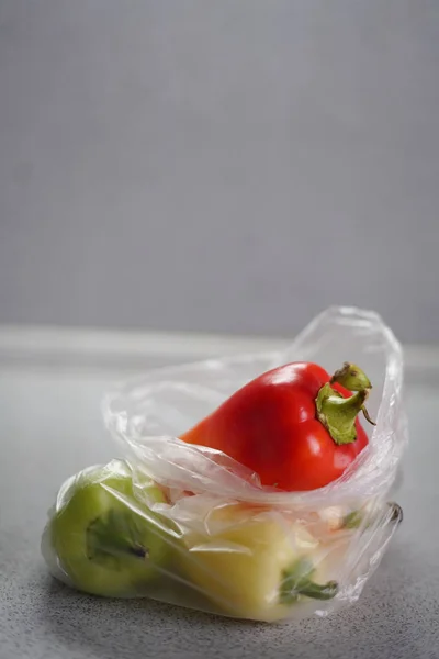 塑料袋中的胡椒组 图库图片